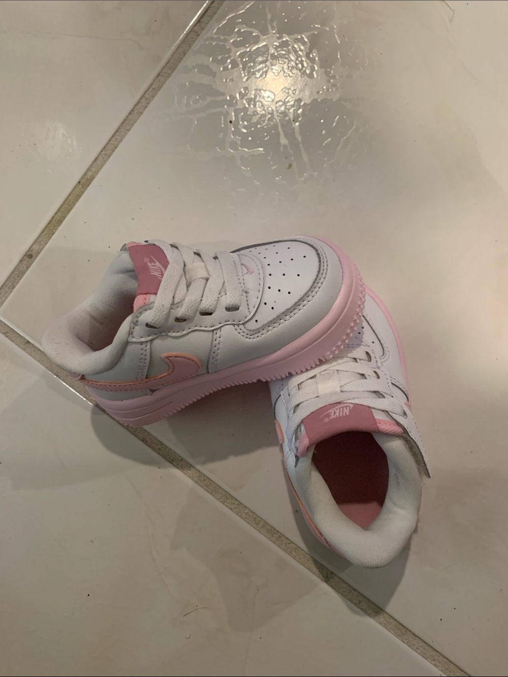 Nike Kids White and Pink Low-Top Sneakers
